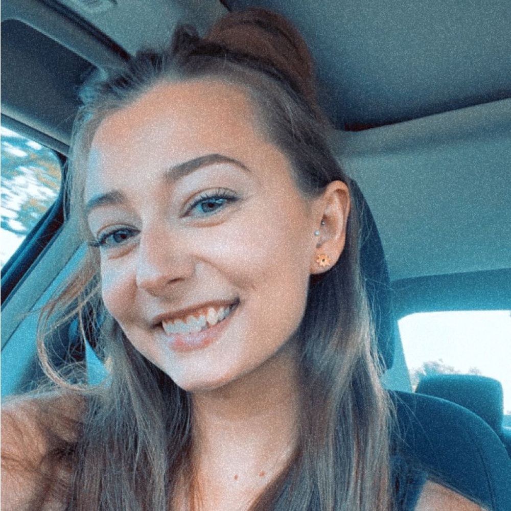 Meet your Posher, Caitlin